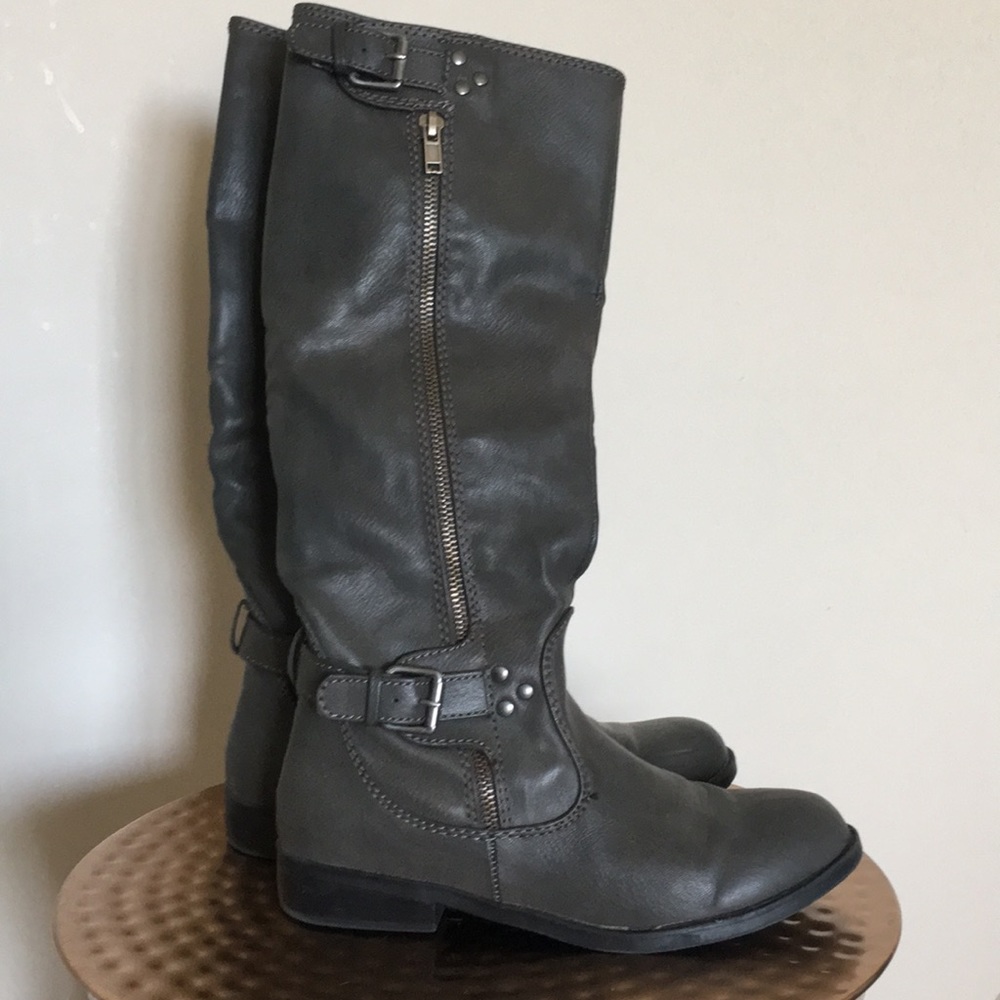 Like new! Report moto style gray Boots Size 7